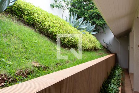 Casa de condomínio à venda com 394m², 4 quartos e 5 vagasÁREA GOURMET FUNDOS