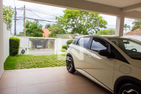 Casa de condomínio à venda com 394m², 4 quartos e 5 vagasÁREA EXTERNA FRENTE