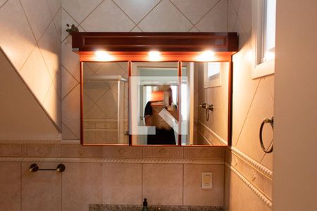 Casa de condomínio à venda com 394m², 4 quartos e 5 vagasBANHEIRO DA SUITE TÉRREO