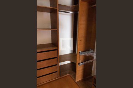 Casa de condomínio à venda com 394m², 4 quartos e 5 vagasCLOSET SUITE 2