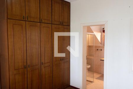 Casa de condomínio à venda com 394m², 4 quartos e 5 vagasSUITE TÉRREO