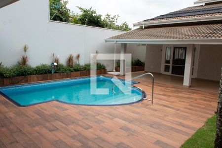 Casa de condomínio à venda com 394m², 4 quartos e 5 vagasÁREA EXTERNA FUNDOS