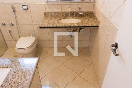 Casa de condomínio à venda com 394m², 4 quartos e 5 vagasBANHEIRO SUITE 2