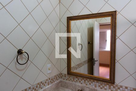 Casa de condomínio à venda com 394m², 4 quartos e 5 vagasBANHEIRO DA SUITE 1