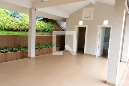 Casa de condomínio à venda com 394m², 4 quartos e 5 vagasÁREA GOURMET FUNDOS