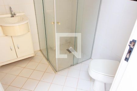 Casa de condomínio à venda com 394m², 4 quartos e 5 vagasBANHEIRO DA ÁREA DE SERVIÇO