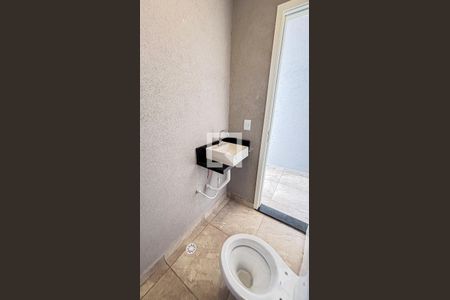 Casa à venda com 143m², 3 quartos e 2 vagas Casa à venda com 143m², 3 quartos e 2 vagasCobertura - Banheiro