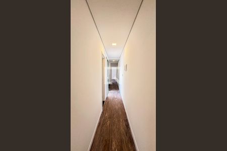 Casa à venda com 143m², 3 quartos e 2 vagas Casa à venda com 143m², 3 quartos e 2 vagasCorredor