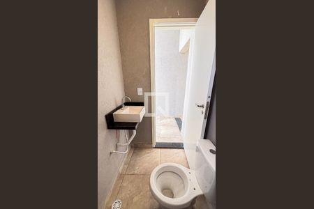 Casa à venda com 143m², 3 quartos e 2 vagas Casa à venda com 143m², 3 quartos e 2 vagasCobertura - Banheiro