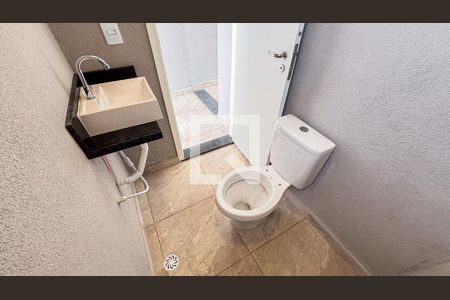 Casa à venda com 143m², 3 quartos e 2 vagas Casa à venda com 143m², 3 quartos e 2 vagasCobertura - Banheiro