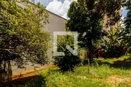 Casa à venda com 450m², 3 quartos e 4 vagas Casa à venda com 450m², 3 quartos e 4 vagasQuintal