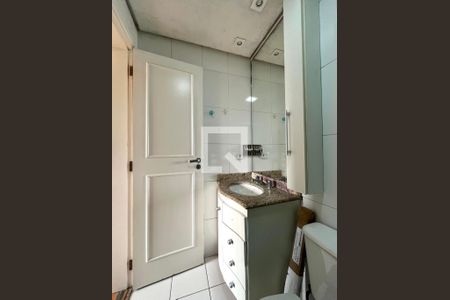 Apartamento à venda com 75m², 3 quartos e 2 vagas Apartamento à venda com 75m², 3 quartos e 2 vagasBanheiro da Suíte