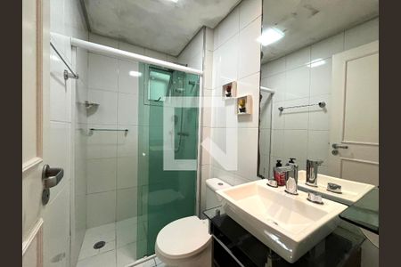 Apartamento à venda com 75m², 3 quartos e 2 vagas Apartamento à venda com 75m², 3 quartos e 2 vagasBanheiro Corredor