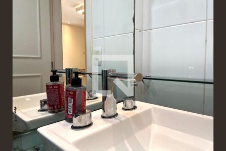 Apartamento à venda com 75m², 3 quartos e 2 vagas Apartamento à venda com 75m², 3 quartos e 2 vagasBanheiro Corredor