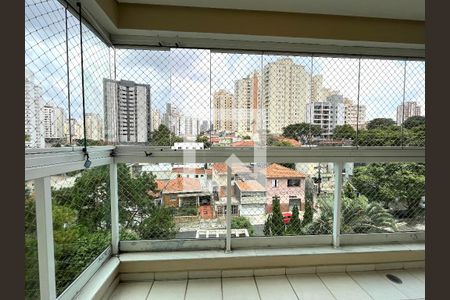 Apartamento à venda com 75m², 3 quartos e 2 vagas Apartamento à venda com 75m², 3 quartos e 2 vagasVaranda Quarto 2