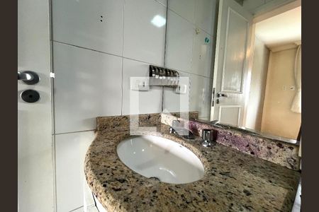 Apartamento à venda com 75m², 3 quartos e 2 vagas Apartamento à venda com 75m², 3 quartos e 2 vagasBanheiro da Suíte