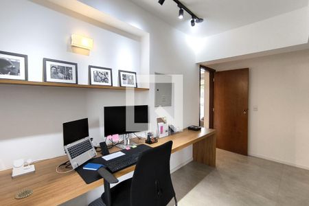 Apartamento à venda com 110m², 2 quartos e 1 vaga Apartamento à venda com 110m², 2 quartos e 1 vagaEscritório