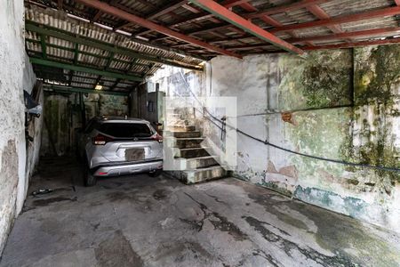 Casa à venda com 330m², 2 quartos e 3 vagas Casa à venda com 330m², 2 quartos e 3 vagasGaragem