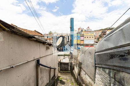 Casa à venda com 330m², 2 quartos e 3 vagas Casa à venda com 330m², 2 quartos e 3 vagasCorredor Lateral