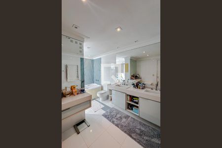 Apartamento à venda com 178m², 3 quartos e 3 vagasBanheiro da Suíte 1