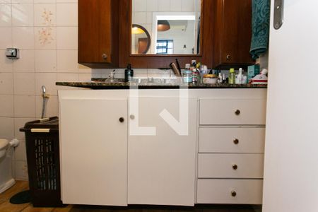 Casa à venda com 520m², 5 quartos e 4 vagas Casa à venda com 520m², 5 quartos e 4 vagasBanheiro