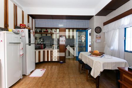 Casa à venda com 520m², 5 quartos e 4 vagas Casa à venda com 520m², 5 quartos e 4 vagasCozinha