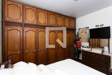 Casa à venda com 520m², 5 quartos e 4 vagas Casa à venda com 520m², 5 quartos e 4 vagasQuarto 1