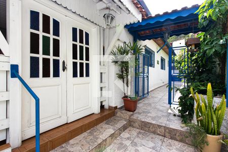 Casa à venda com 520m², 5 quartos e 4 vagas Casa à venda com 520m², 5 quartos e 4 vagasEntrada da Sala