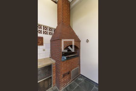 Casa à venda com 195m², 3 quartos e 2 vagas Casa à venda com 195m², 3 quartos e 2 vagasChurrasqueira