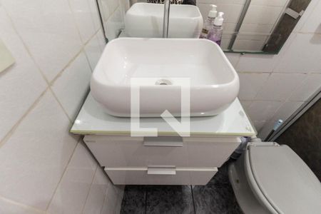 Casa à venda com 195m², 3 quartos e 2 vagas Casa à venda com 195m², 3 quartos e 2 vagasBanheiro Social