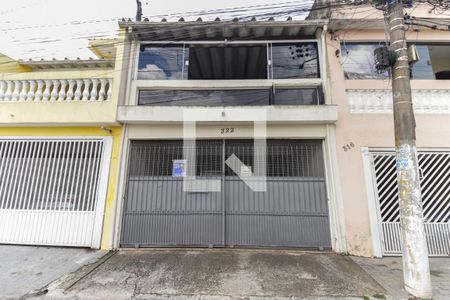 Casa à venda com 195m², 3 quartos e 2 vagas Casa à venda com 195m², 3 quartos e 2 vagasFachada