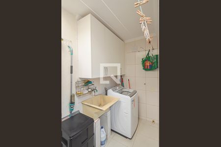 Casa à venda com 250m², 3 quartos e 2 vagas Casa à venda com 250m², 3 quartos e 2 vagasÁrea de Serviço