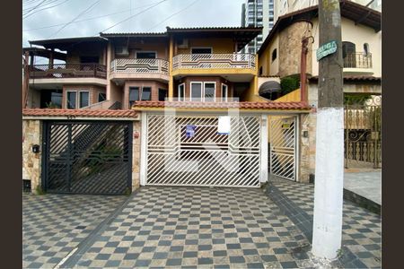 Casa para alugar com 210m², 3 quartos e 6 vagas Casa para alugar com 210m², 3 quartos e 6 vagasFachada com plaquinha