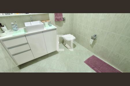 Apartamento à venda com 110m², 2 quartos e 1 vaga Apartamento à venda com 110m², 2 quartos e 1 vagaBanheiro Social