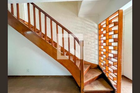 Casa à venda com 207m², 6 quartos e 1 vaga Casa à venda com 207m², 6 quartos e 1 vagaFoto 01