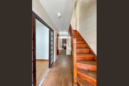 Casa à venda com 207m², 6 quartos e 1 vaga Casa à venda com 207m², 6 quartos e 1 vagaFoto 01