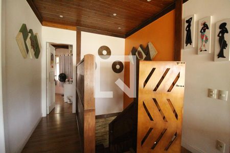 Casa de condomínio à venda com 477m², 5 quartos e 2 vagasHall entre os quartos