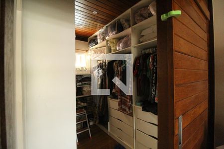 Casa de condomínio à venda com 477m², 5 quartos e 2 vagasSuíte 4 - Closet