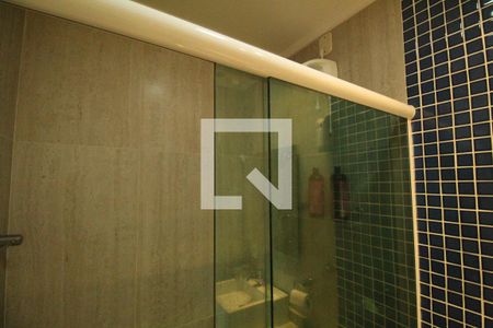 Casa de condomínio à venda com 477m², 5 quartos e 2 vagasBanheiro da suíte 1