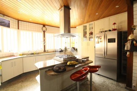 Casa de condomínio à venda com 477m², 5 quartos e 2 vagasCozinha