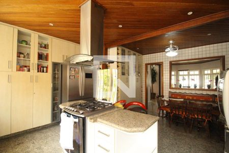 Casa de condomínio à venda com 477m², 5 quartos e 2 vagasCozinha