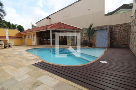 Casa de condomínio à venda com 477m², 5 quartos e 2 vagasPiscina
