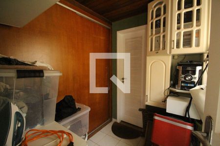 Casa de condomínio à venda com 477m², 5 quartos e 2 vagasÁrea de serviço - Quarto