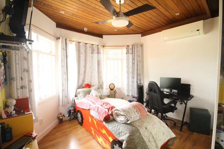 Casa de condomínio à venda com 477m², 5 quartos e 2 vagasQuarto