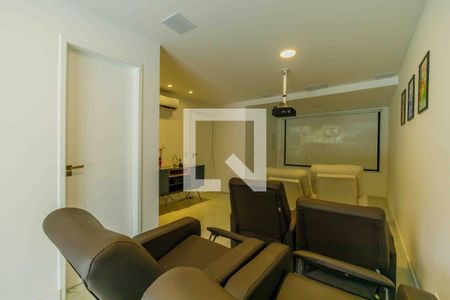 Casa de condomínio à venda com 350m², 4 quartos e 4 vagas Casa de condomínio à venda com 350m², 4 quartos e 4 vagasSala de Cinema
