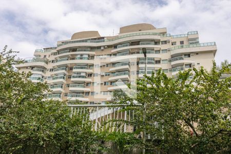 Casa de condomínio à venda com 196m², 2 quartos e 1 vaga Casa de condomínio à venda com 196m², 2 quartos e 1 vagaFachada