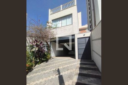Casa à venda com 253m², 3 quartos e 3 vagasFoto 01