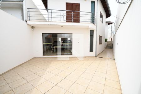 Casa para alugar com 275m², 3 quartos e 5 vagasQuintal