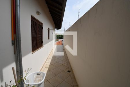 Casa para alugar com 275m², 3 quartos e 5 vagasCorredor Externo