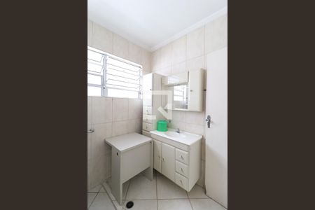 Casa à venda com 230m², 3 quartos e 1 vaga Casa à venda com 230m², 3 quartos e 1 vagaBanheiro